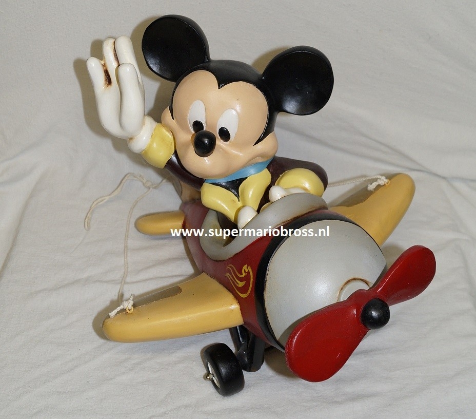 Uitputting borduurwerk Lastig Mickey in Airplane - Disney Mickey Mouse in vliegtuig - Disney Rare - Used  - https://www.supermariobross.nl
