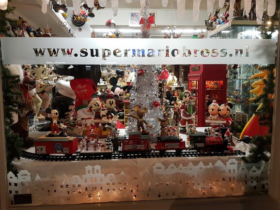 wintervenster met Scrooge Mc Duck Gold Coins