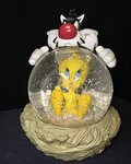 Tweety And Sylvester Snowglobe Warner Bros Looney Tunes 1995 rare vintage Figurine