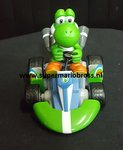 Yoshi Pull Back Kart Figurine  -  Pvc Pull back cart 12 x 9 cm groot