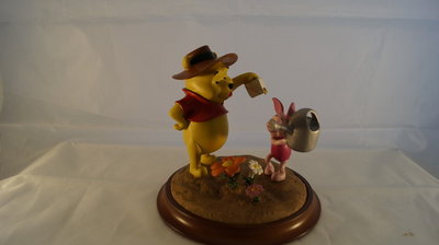 Winnie the Pooh Four Seasons Spring Statue - Walt Disney Four seasons spring Statue new in box