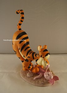 Tiger en Piglet playing Walt Disney Teigetje en Knorretje spelend 20cm Deco Beeldje Boxed