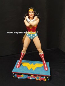 Wonder Woman Dc Comics Silver Age Collector Figurine made By Enesco 6003023 Jim Shore New Boxed 