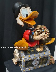 Scrooge on Treasure Chest Walt Disney Dagobert op Schatkist Polyester Cartoon Collectible sculpture