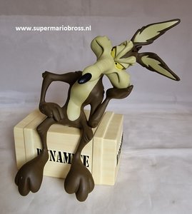 Wile E. Coyote On Dynamite - Cartoon Comic action Statue 20cm high Sculpted by david kracov - Boxed New Limited
