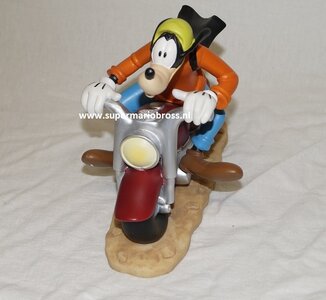 Goofy on Motorbike Walt Disney cartoon Comic Collectible Figurine Boxed