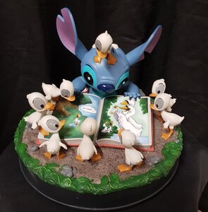Stitch with Ducklings Statue Disneyland Paris Cartoon Comic Collectible Boxed Rare to Find