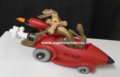 Wile E.Coyote in Rocket Car Warner Bros Looney Tunes original Cartoon Collectible sculpture Used