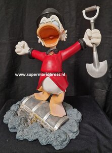 Scrooge Mc Duck on Treasure Chest Walt Disney Dagobert Duck op Schatkist Collectible Damaged