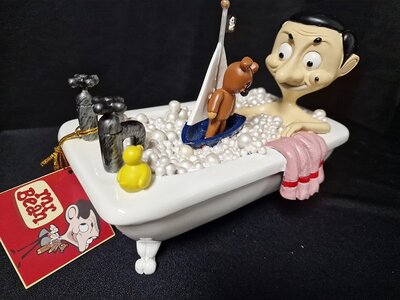 Mr Bean in Bath Tub Figurine Polyresin Statue Cartoon Comic sculpture 2008 Boxed