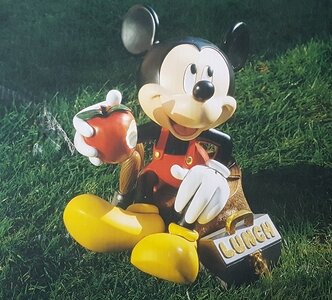 Mickey Mouse Tea Break Walt Disney Resin Retired Cartoon Comic statue Used