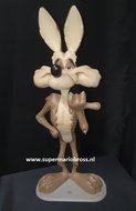 Wile E. Coyote Hitchhiking T &amp; M - Warner Bros Looney Tunes Big Statue - Very Rare 50cm Used