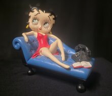 Betty Boop on Blue Sofa Kfs Cartoon Comic Collectible Sculpture Retired Used fig