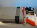 Nes computer met controller en pistool