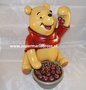 Winnie the Pooh with Cherries - Winnie the Pooh Met Kersen Polyester Dekoratie beeld