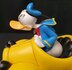 Disney Donald Duck in geel autotje beeldje  - Disney Donald Duck Driving angry In yellow Car 